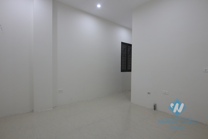105 sqm office for rent in Tay Ho, Hanoi.